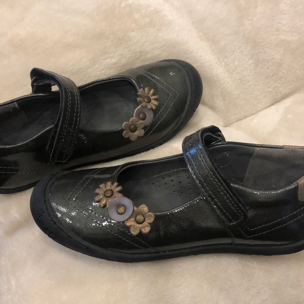 Girl’s Aster shoes - NWOT